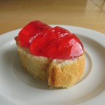 Frühstücksbrötchen mit Rosengelee