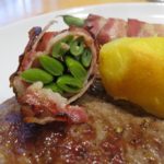 Fisolen im Speckmantel als Beilage