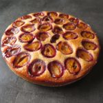 frisch gebackener Zwetschken-Grießkuchen