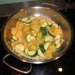 Zwiebel und Gemüse anbraten