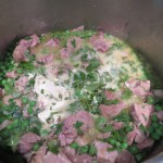 mit Creme fraiche und Zitronenmelisse verfeinern