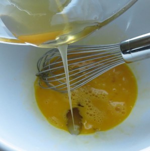 Gelee mit Ei verquirlen