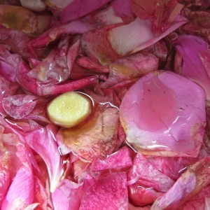 Ingwer und Zitronensaft hinzufügen