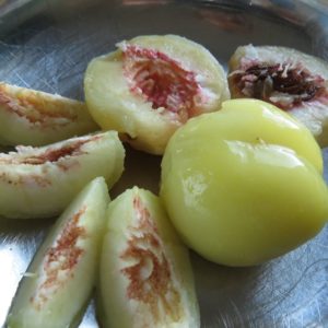 Pfirische enthäuten & vierteln